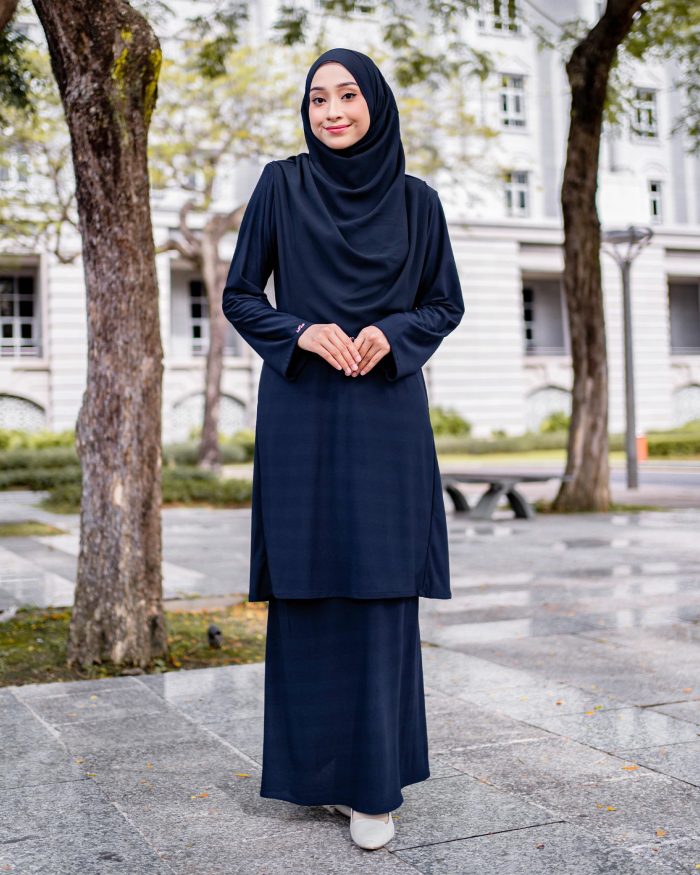 Baju Kurung Pahang Laura Plain 4.0 - Navy Blue - Image 2