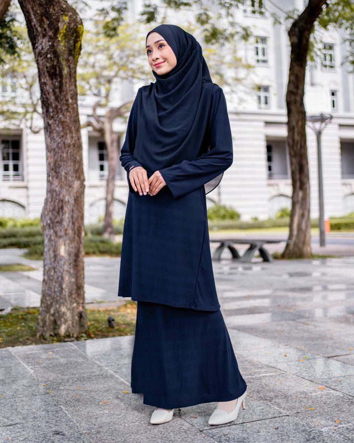 Baju Kurung Pahang Laura Plain 4.0 - Navy Blue