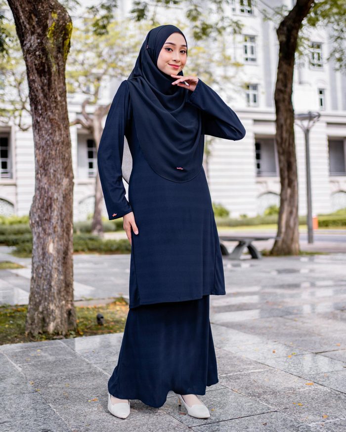 Baju Kurung Pahang Laura Plain 4.0 - Navy Blue - Image 3