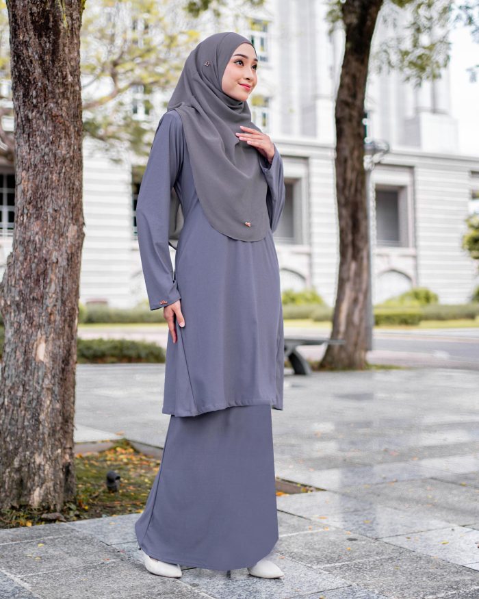 Baju Kurung Pahang Laura Plain 4.0 - Pewter Grey - Image 3