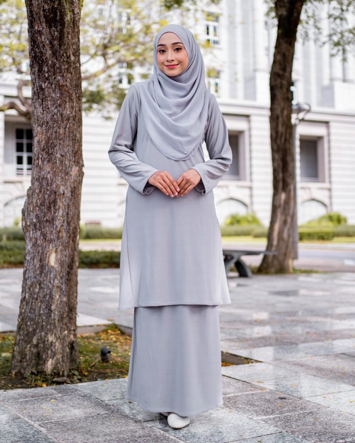 Baju Kurung Pahang Laura Plain 4.0 - Silver Grey - Image 3