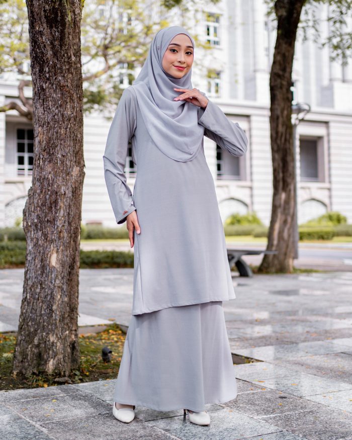 Baju Kurung Pahang Laura Plain 4.0 - Silver Grey - Image 2