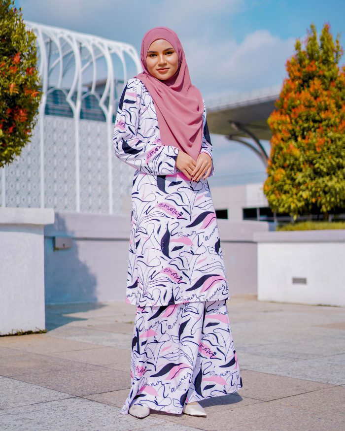 Baju Kurung Pahang Laura Printed 7.0 - Amour Papayawhip - Image 2