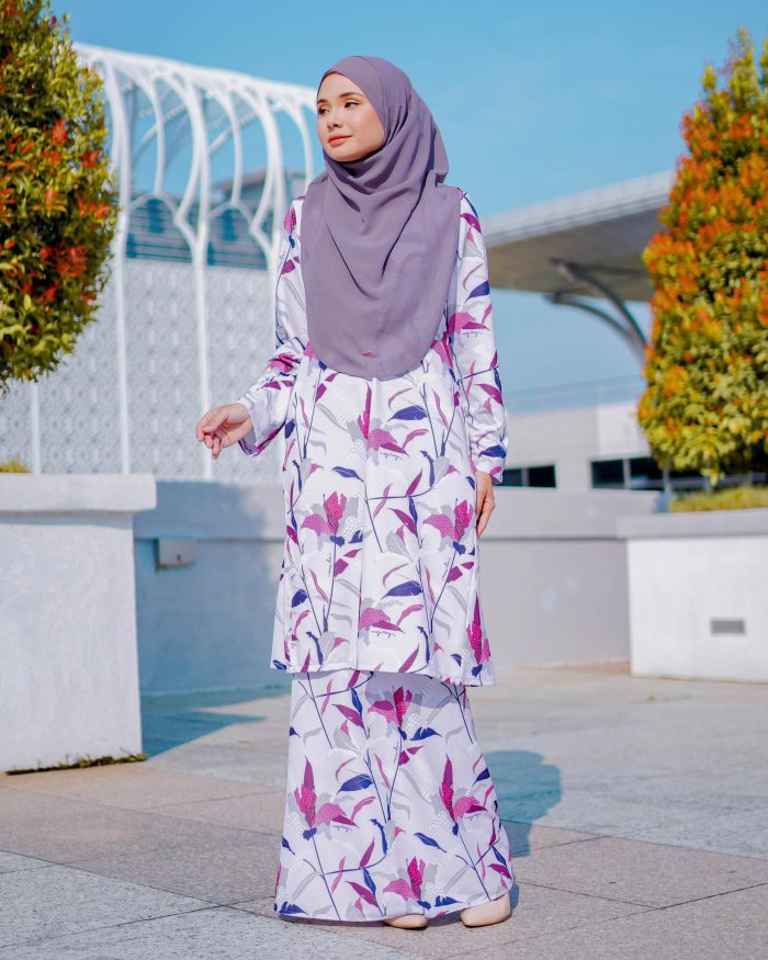Baju Kurung Pahang Laura Printed 7.0 - Bedazzled Thistle - Image 3
