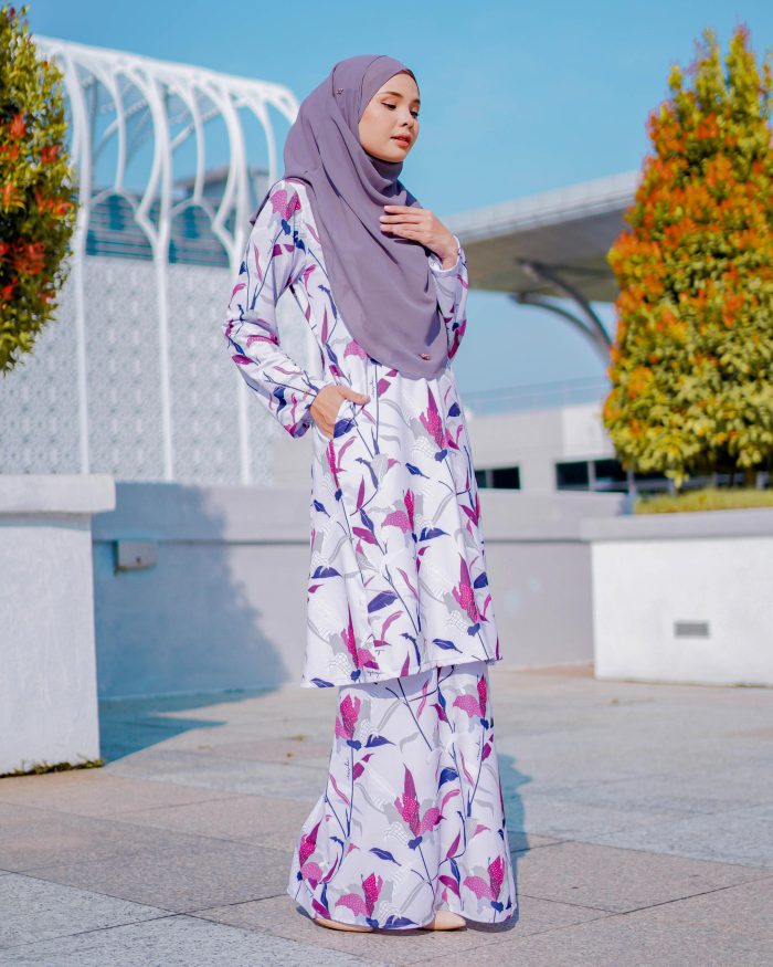 Baju Kurung Pahang Laura Printed 7.0 - Bedazzled Thistle - Image 2