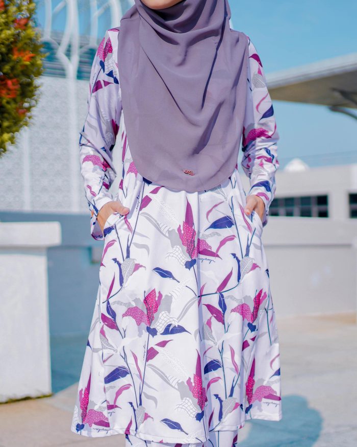 Baju Kurung Pahang Laura Printed 7.0 - Bedazzled Thistle - Image 4