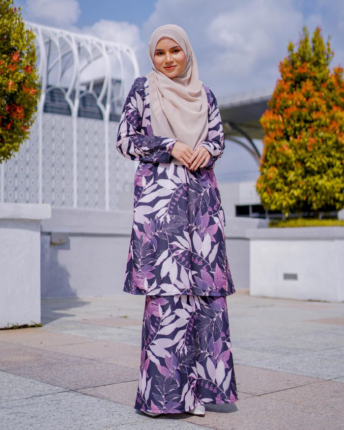 Baju Kurung Pahang Laura Printed 7.0 - Blackie Fern - Image 3