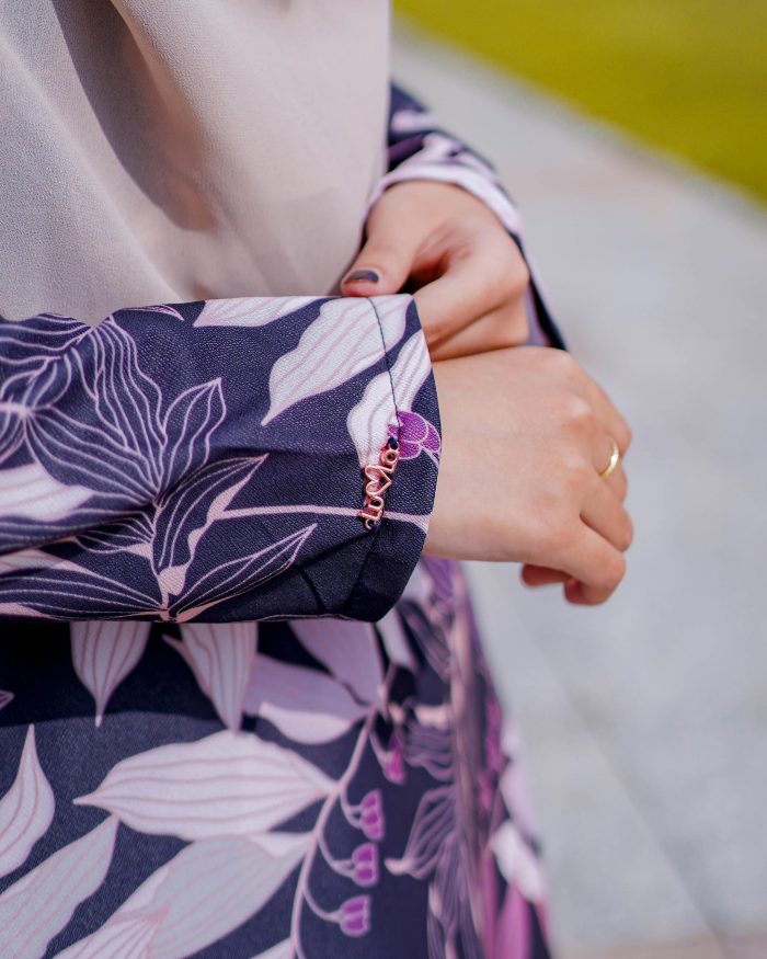 Baju Kurung Pahang Laura Printed 7.0 - Blackie Fern - Image 5