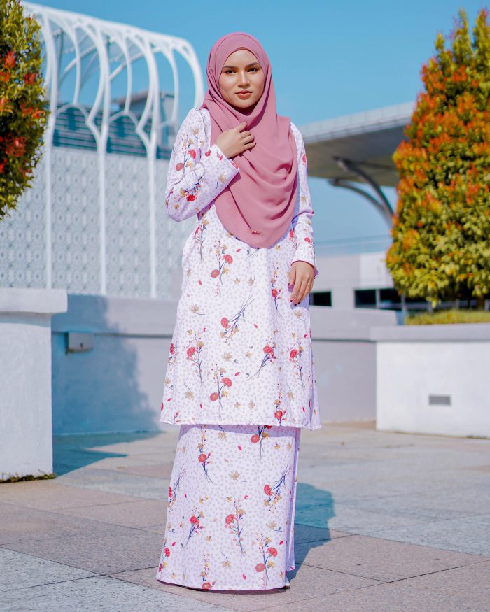 Baju Kurung Pahang Laura Printed 7.0 - Carnation Taffy - Image 2