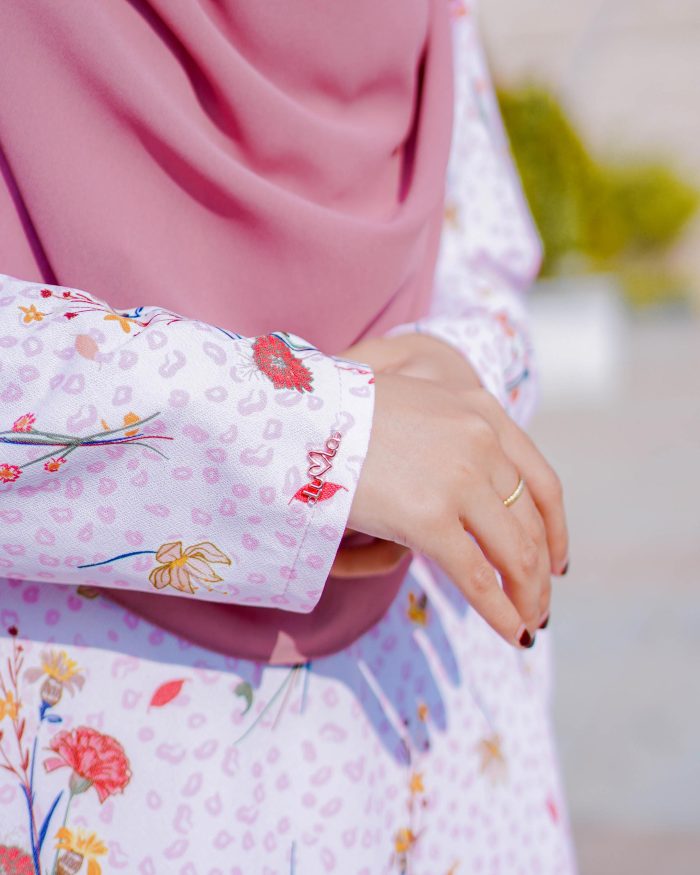 Baju Kurung Pahang Laura Printed 7.0 - Carnation Taffy - Image 5