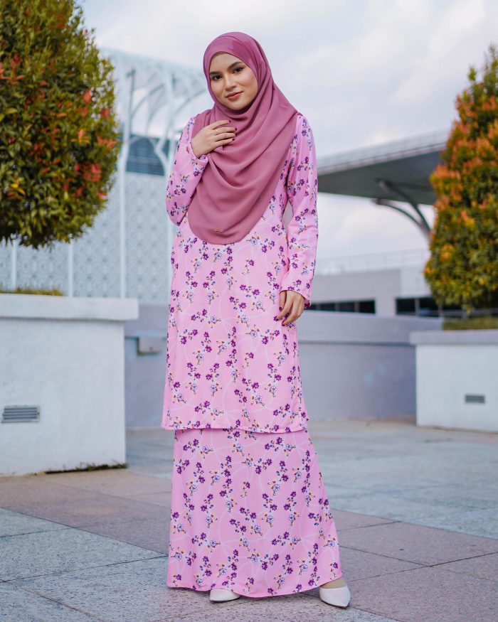 Baju Kurung Pahang Laura Printed 7.0 - Cosmos Pink - Image 3