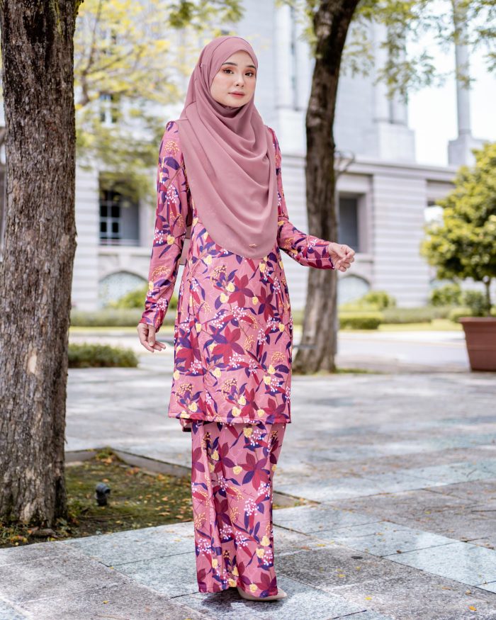 Baju Kurung Pahang Laura Printed 7.0 - Crimson Rosaceae