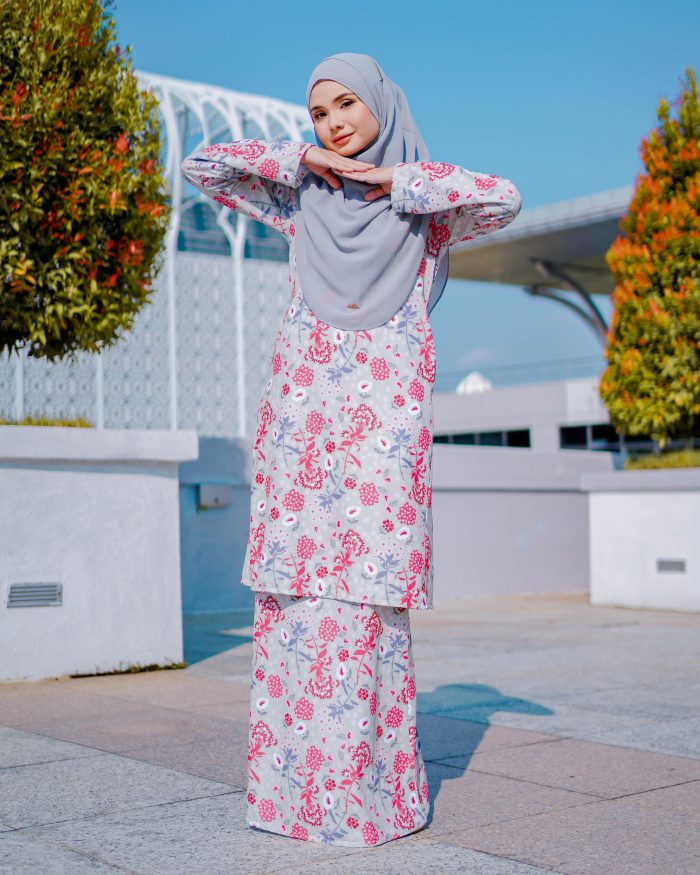Baju Kurung Pahang Laura Printed 7.0 - Fern Anemone - Image 3