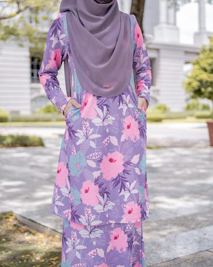 Baju Kurung Pahang Laura Printed 7.0 - Iris Dahlia - Image 5