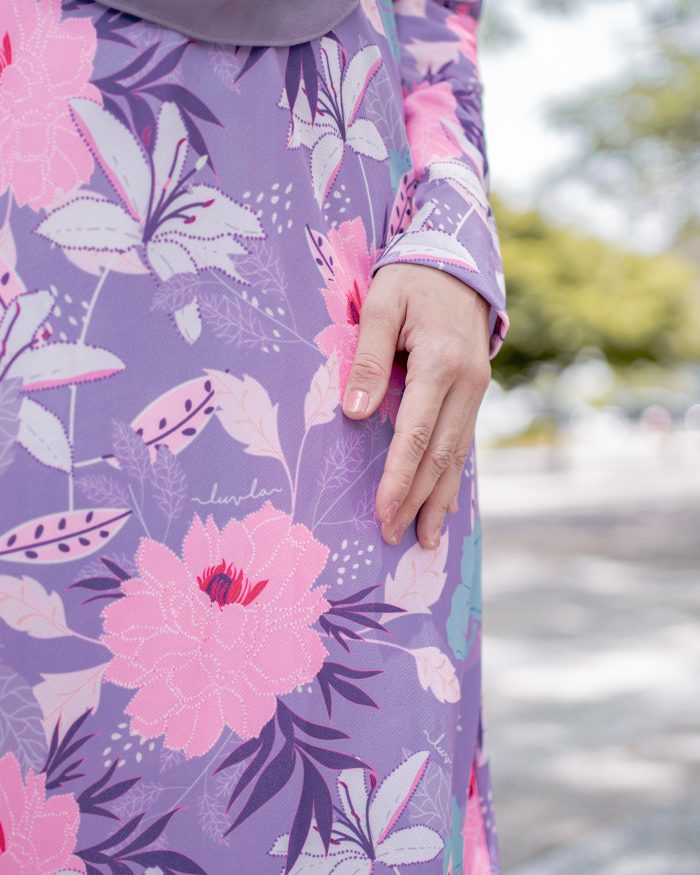 Baju Kurung Pahang Laura Printed 7.0 - Iris Dahlia - Image 4