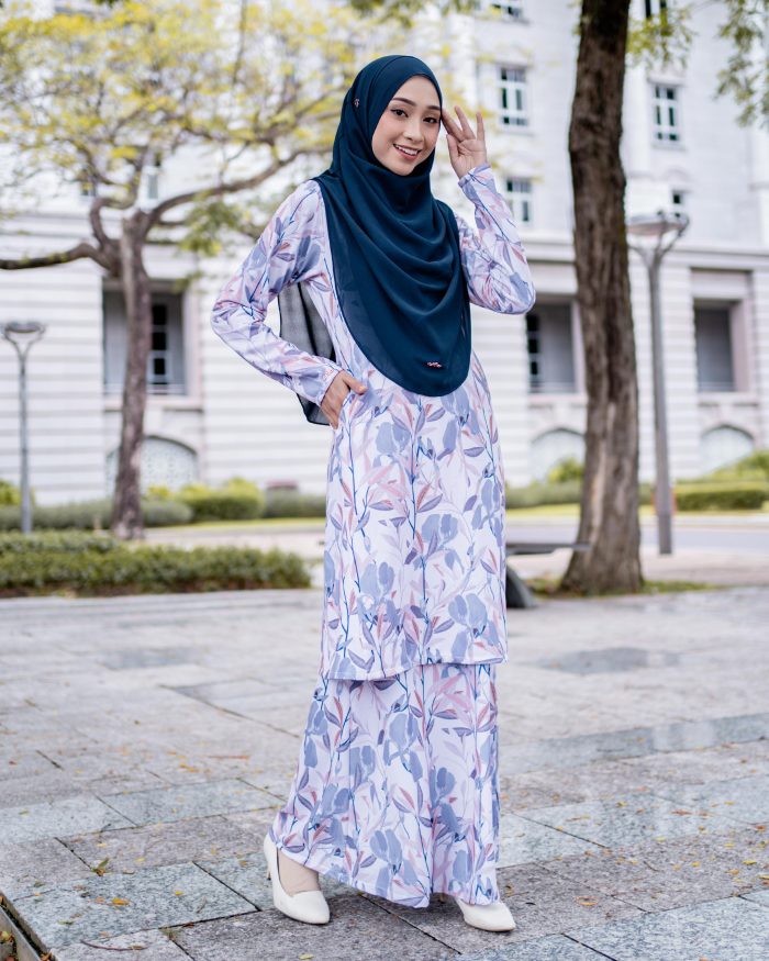 Baju Kurung Pahang Laura Printed 7.0 - La Reina - Image 3