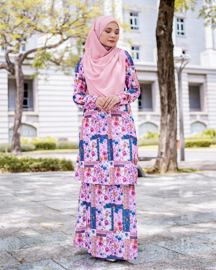 Baju Kurung Pahang Laura Printed 7.0 - Lord Baltimore - Image 2