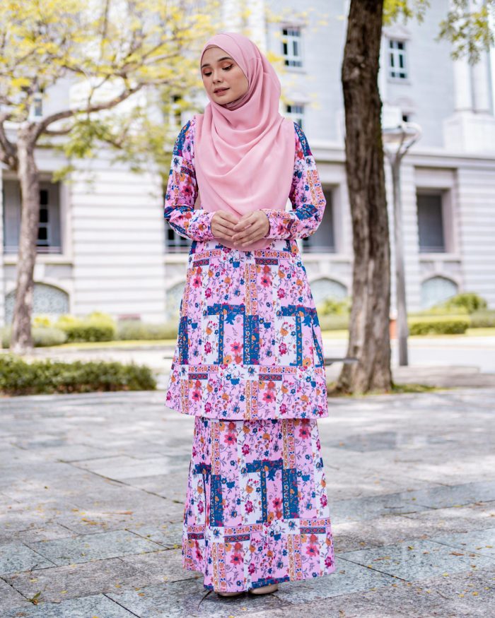 Baju Kurung Pahang Laura Printed 7.0 - Lord Baltimore - Image 3