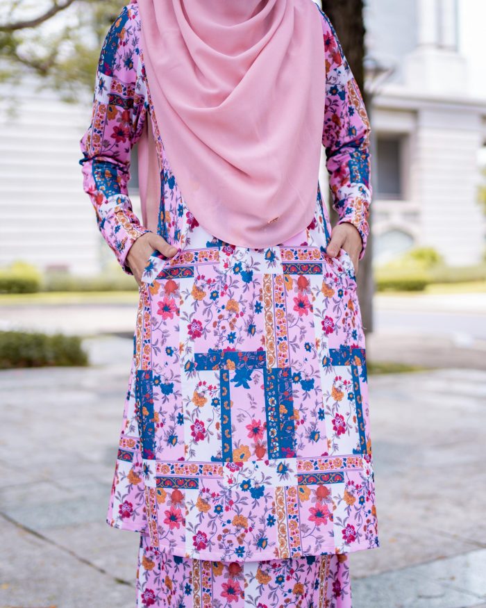 Baju Kurung Pahang Laura Printed 7.0 - Lord Baltimore - Image 5