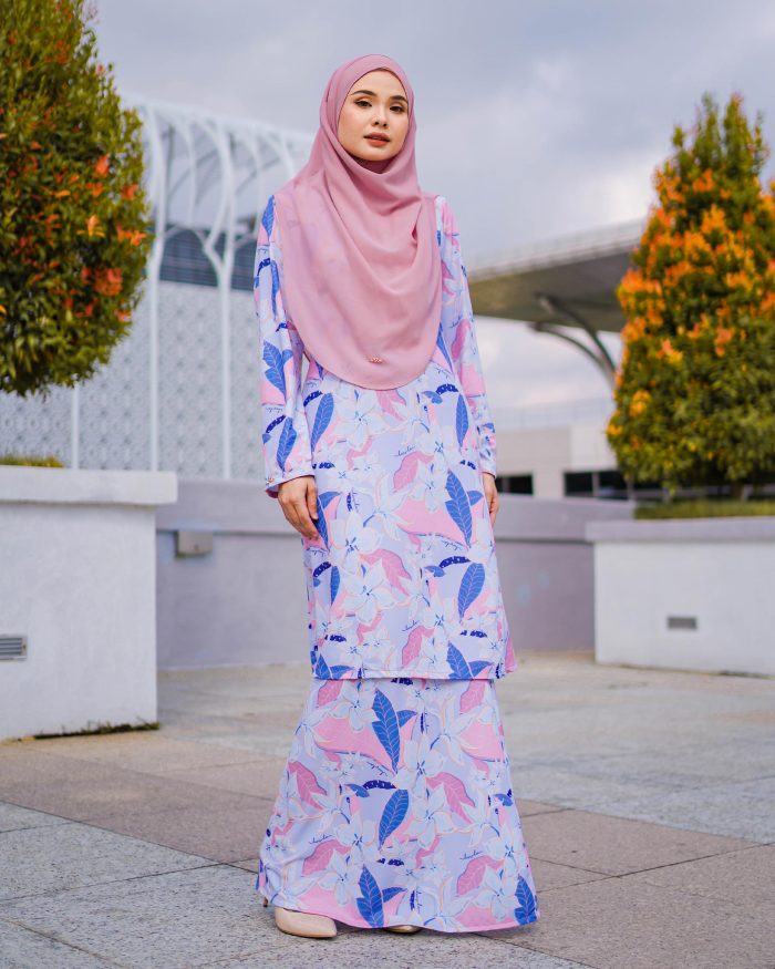 Baju Kurung Pahang Laura Printed 7.0 - Marina Artic - Image 2