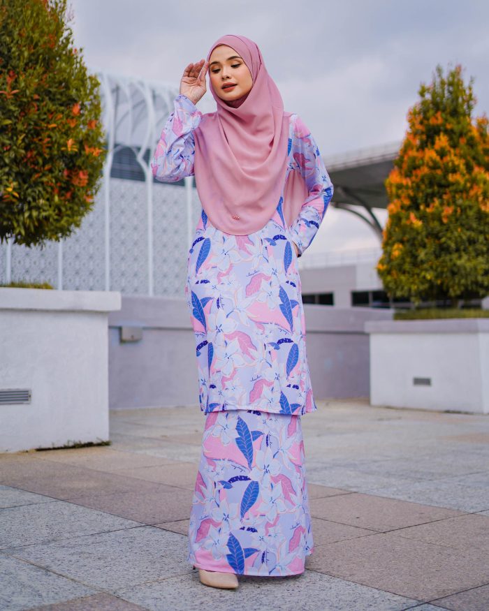 Baju Kurung Pahang Laura Printed 7.0 - Marina Artic - Image 3