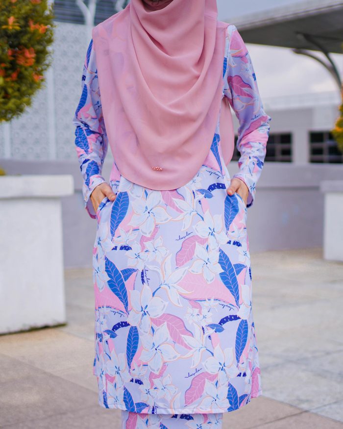 Baju Kurung Pahang Laura Printed 7.0 - Marina Artic - Image 4