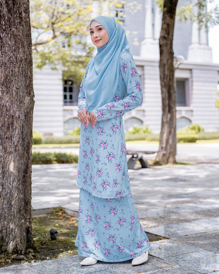 Baju Kurung Pahang Laura Printed 7.0 - Mistyrose Sky - Image 2