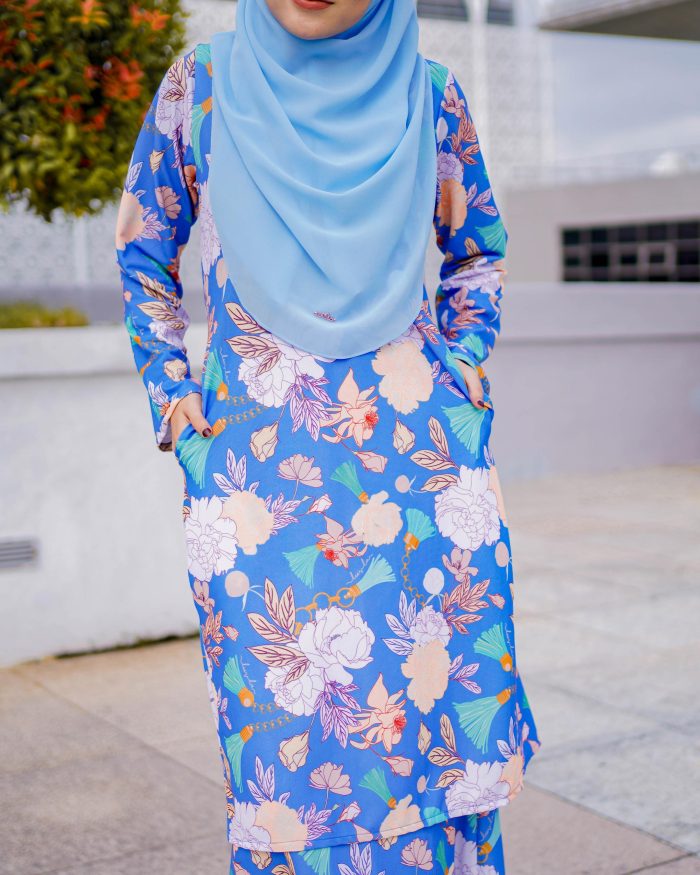 Baju Kurung Pahang Laura Printed 7.0 - Oisea Azure - Image 4