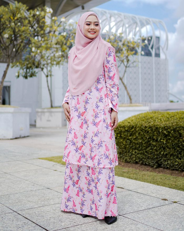 Baju Kurung Pahang Laura Printed 7.0 - Pink Palm - Image 3