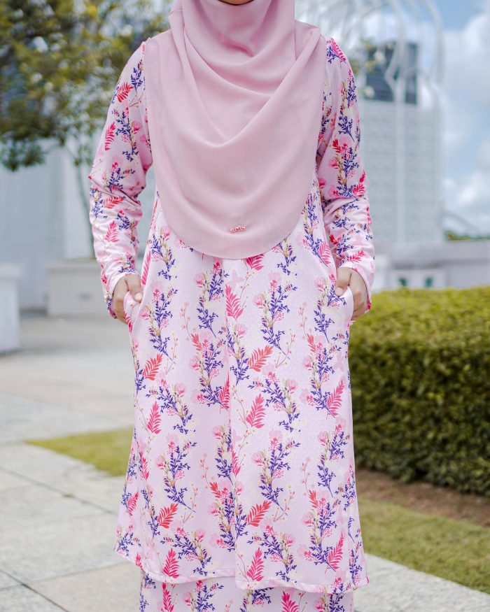 Baju Kurung Pahang Laura Printed 7.0 - Pink Palm - Image 4