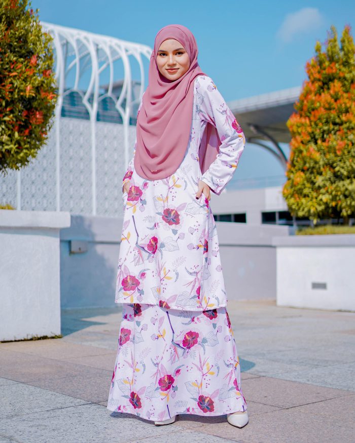 Baju Kurung Pahang Laura Printed 7.0 - Pinky Hibiscus - Image 3