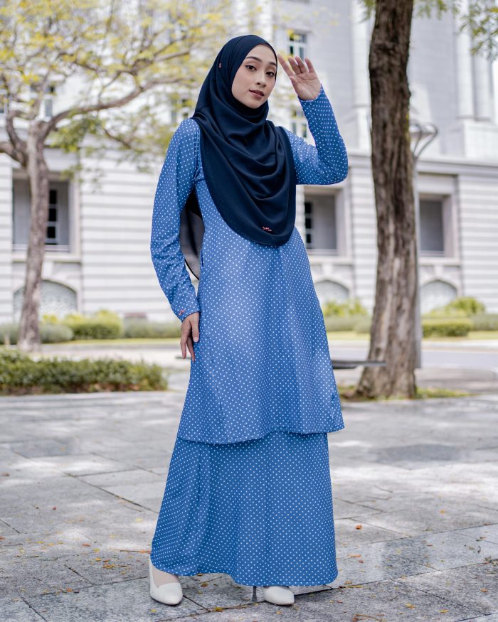 Baju Kurung Pahang Laura Printed 7.0 - Polka Cobalt - Image 2