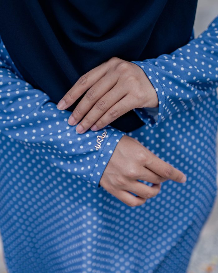 Baju Kurung Pahang Laura Printed 7.0 - Polka Cobalt - Image 5