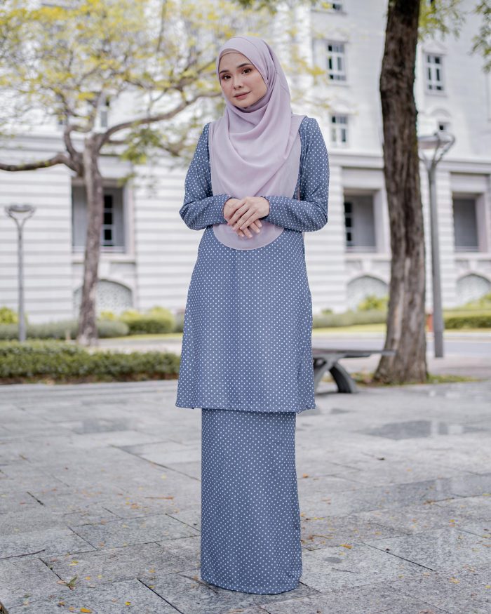 Baju Kurung Pahang Laura Printed 7.0 - Polka Grey - Image 2