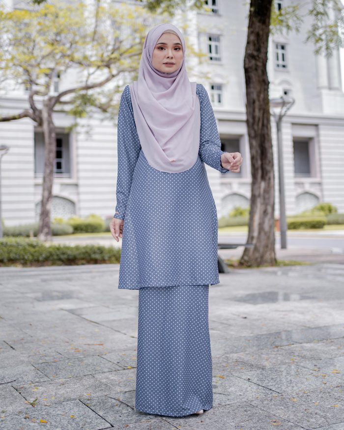 Baju Kurung Pahang Laura Printed 7.0 - Polka Grey - Image 3