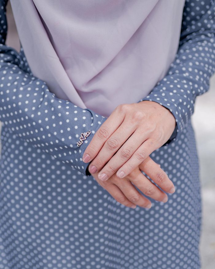 Baju Kurung Pahang Laura Printed 7.0 - Polka Grey - Image 5