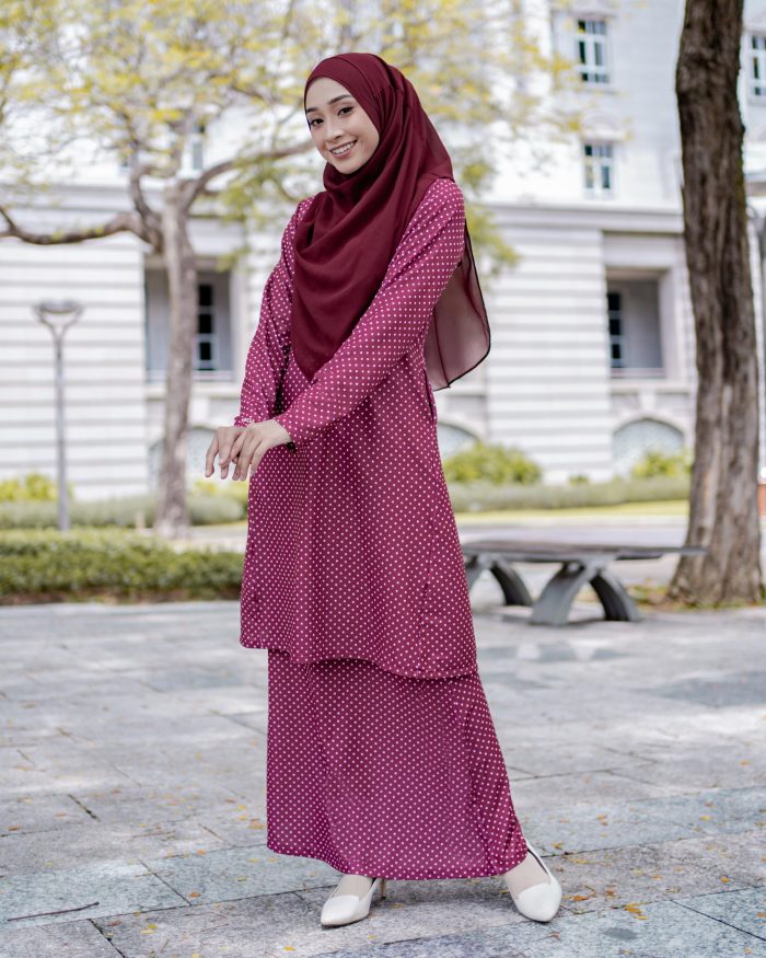 Baju Kurung Pahang Laura Printed 7.0 - Polka Maroon - Image 3