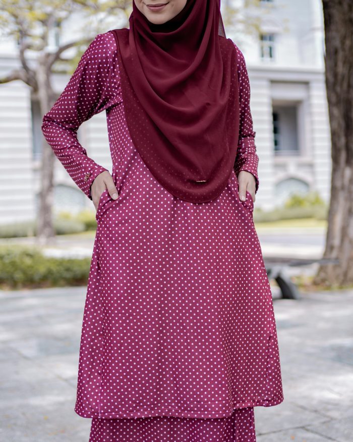 Baju Kurung Pahang Laura Printed 7.0 - Polka Maroon - Image 4