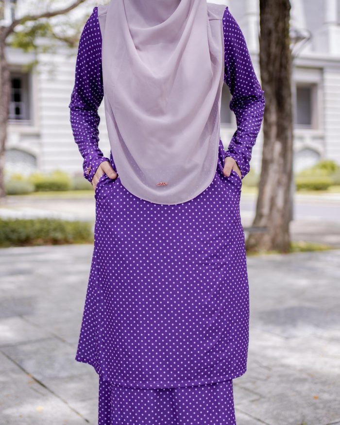 Baju Kurung Pahang Laura Printed 7.0 - Polka Purple - Image 4