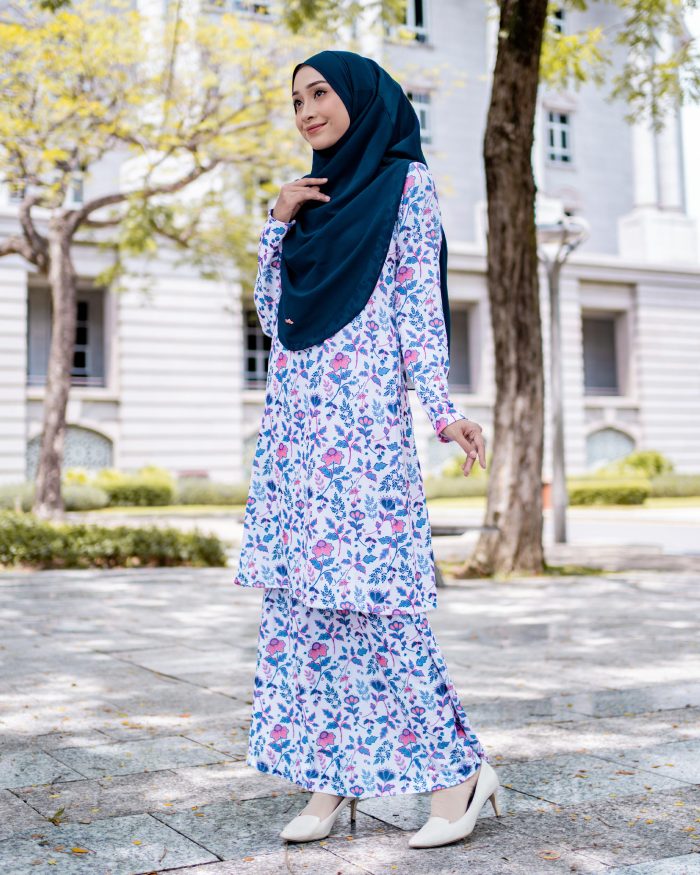 Baju Kurung Pahang Laura Printed 7.0 - Retro Cyclamen - Image 4