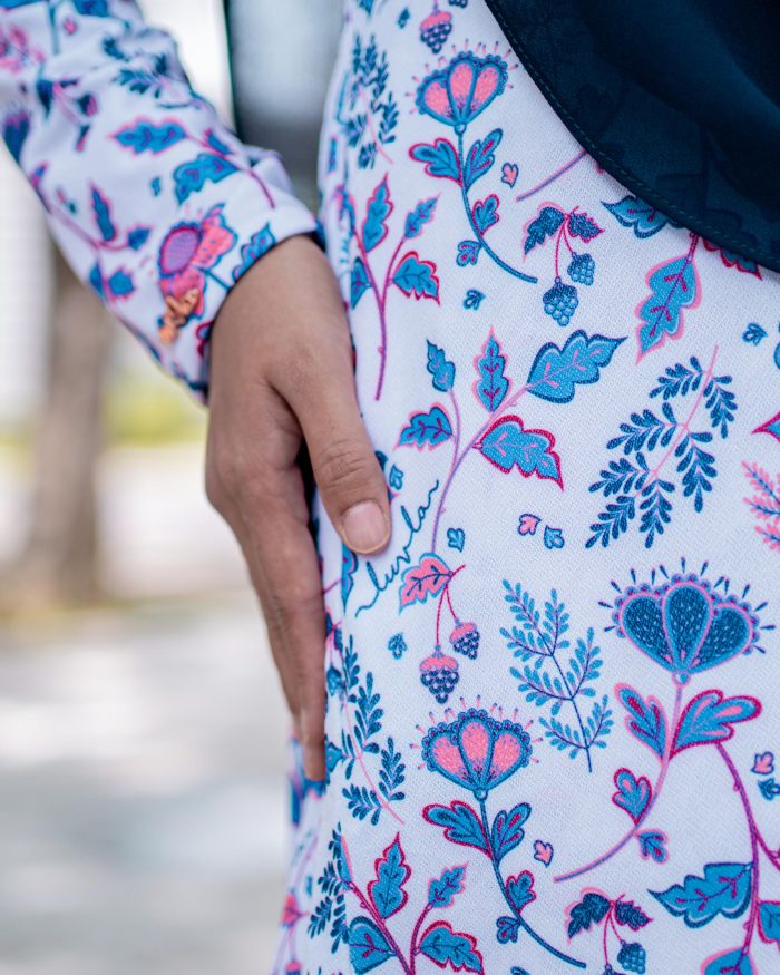 Baju Kurung Pahang Laura Printed 7.0 - Retro Cyclamen - Image 7
