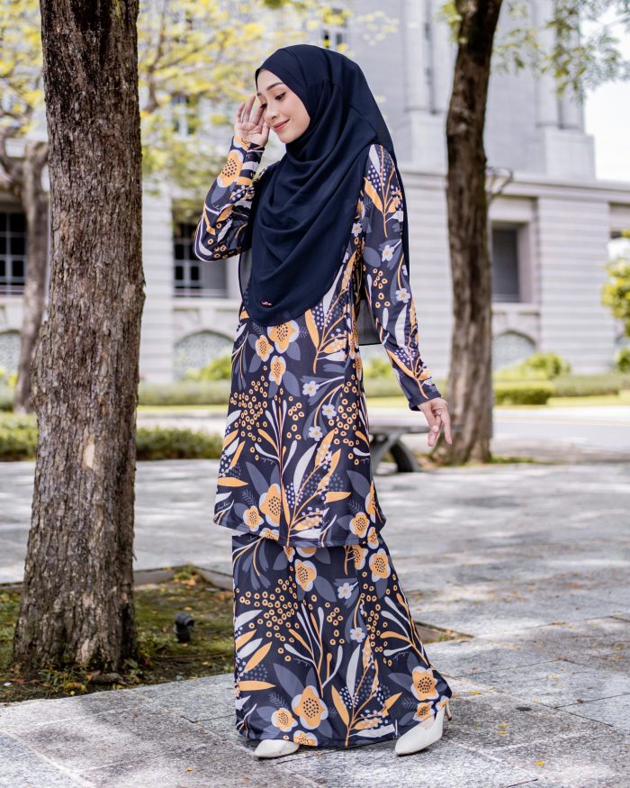 Baju Kurung Pahang Laura Printed 7.0 - Shadow Botanical - Image 2