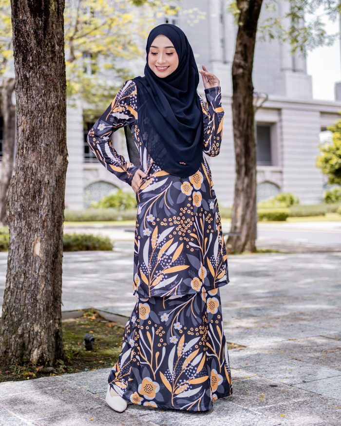 Baju Kurung Pahang Laura Printed 7.0 - Shadow Botanical - Image 3