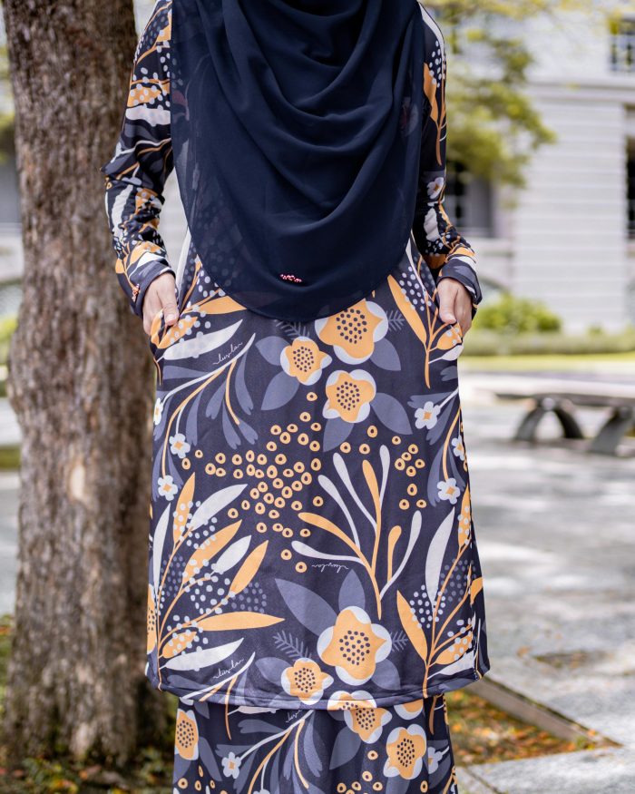 Baju Kurung Pahang Laura Printed 7.0 - Shadow Botanical - Image 4
