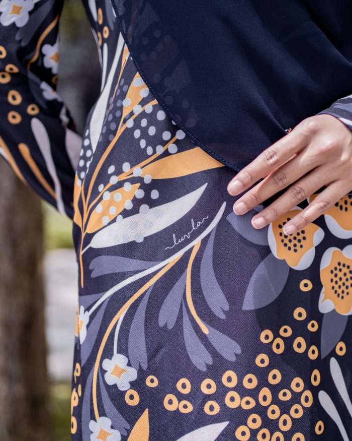 Baju Kurung Pahang Laura Printed 7.0 - Shadow Botanical - Image 5