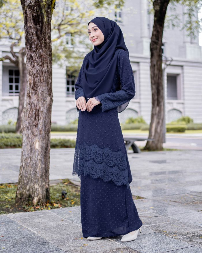 Baju Kurung Riau Lace Suzana - Navy Blue - Image 3