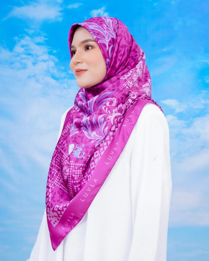 Tudung Bawal Satin Enchanted - Stella Pitch - Image 3