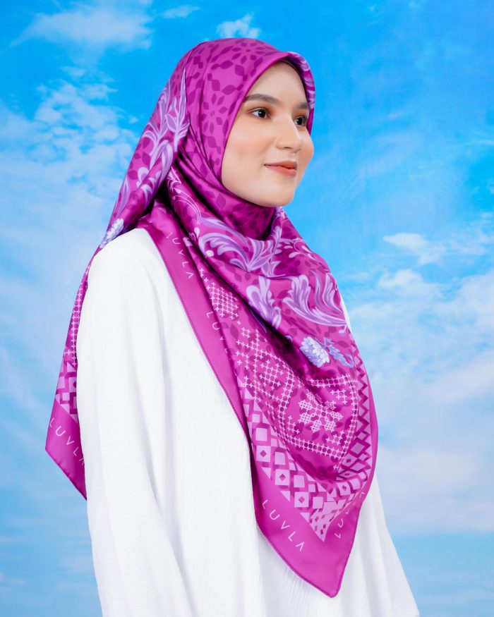 Tudung Bawal Satin Enchanted - Stella Pitch
