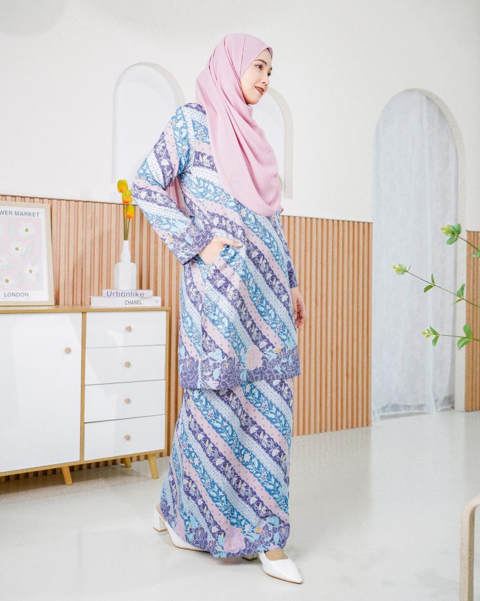 Baju Kurung Batik Safura - Anggun - Image 3