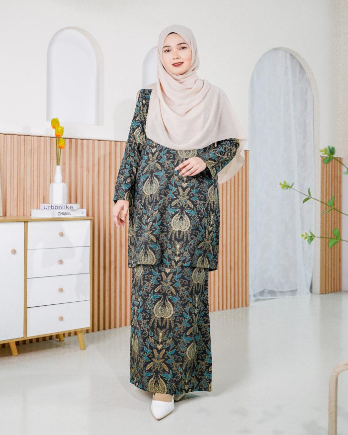 Baju Kurung Batik Safura - Navy Kantan - Image 2